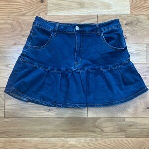 SHEIN Dark Blue stretch denim Skirt size large, pockets, ruffles!